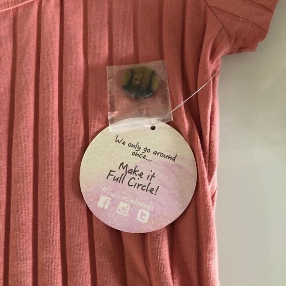 ⭐️ 3 for $30 Full Circle Trends Pink Scoop Neck with Buttons Down the Front - Picture 5 of 8